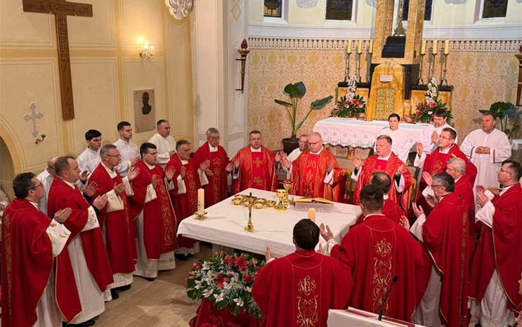 Preč. Tomica Šestak predvodio misno slavlje četvrtoga dana devetnice bl. Alojziju Stepincu u Krašiću